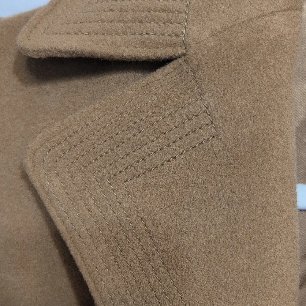 Banana Republic Women's Tan Trench Coat - Picture 9 of 10
